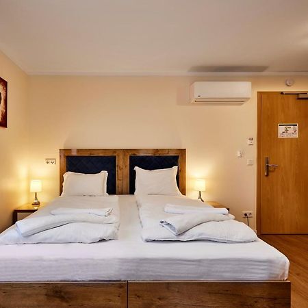Hotel Isha フランクフルト エクステリア 写真