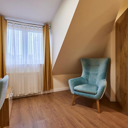 Hotel Isha フランクフルト エクステリア 写真