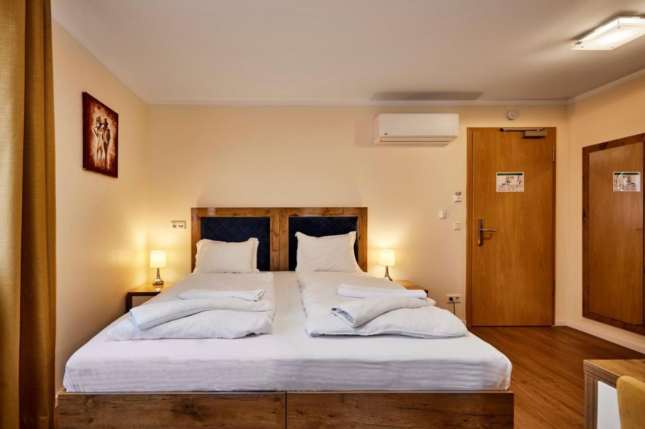 Hotel Isha フランクフルト エクステリア 写真