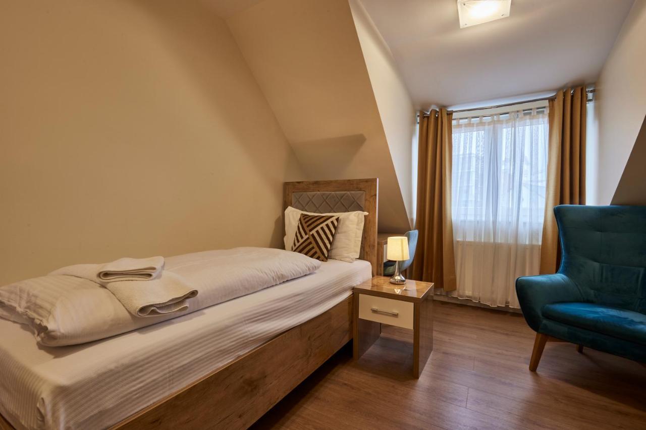 Hotel Isha フランクフルト エクステリア 写真