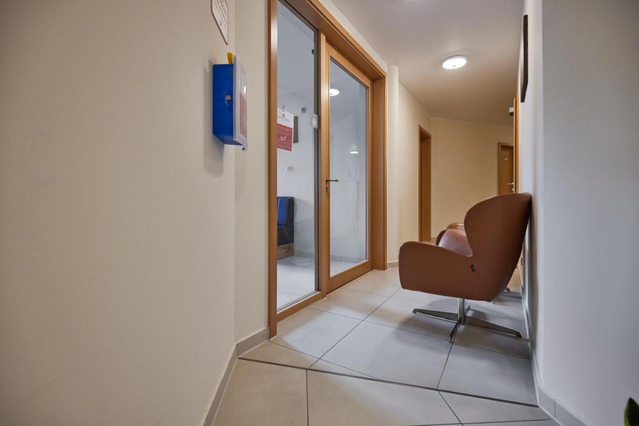 Hotel Isha フランクフルト エクステリア 写真